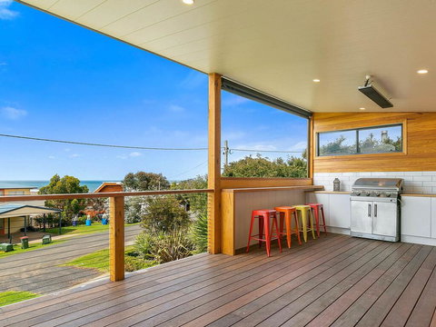 Waikiki Views - Maitland Accommodation 3