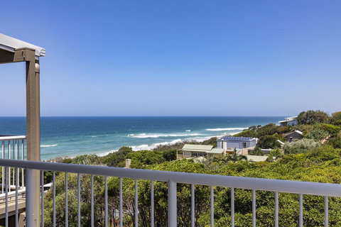 Wake Up To Ocean Views In Stylish Comfort - Maitland Accommodation 0