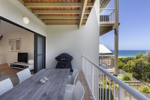 Wake Up To Ocean Views In Stylish Comfort - Maitland Accommodation 3