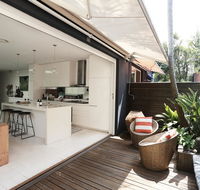 Walk to beach from this Stylish Bronte Oasis w AC wifi and free parking - Maitland Accommodation