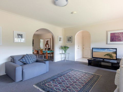 Walling-Clifton Gardens - Backing Onto Golf Course - Maitland Accommodation 2