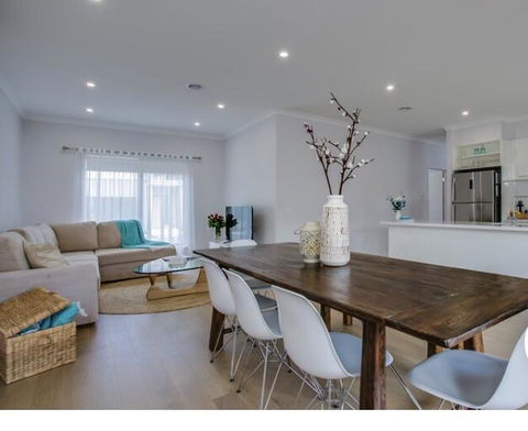 Water Edge Sensation - Maitland Accommodation 1