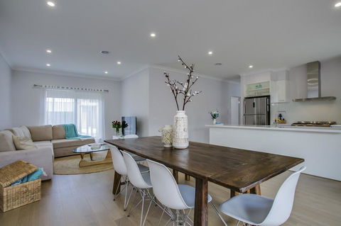 Water Edge Sensation - Maitland Accommodation 0