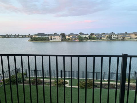 Waterfront Grand Villa For Big Group - Maitland Accommodation 3