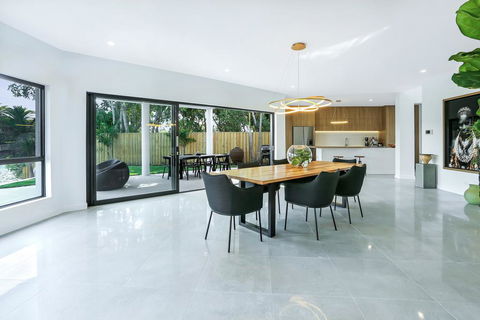 Waterfront Wonder, Noosa Waters - Maitland Accommodation 2