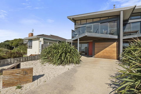 Beach And Reef - Maitland Accommodation 8