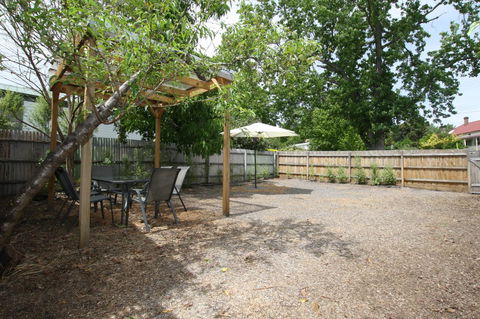 A Stroll Away - Maitland Accommodation 11