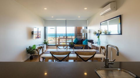 Waterfront Apt 234 Marinaquays - Maitland Accommodation 0