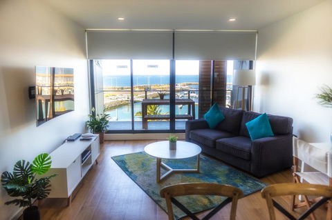 Waterfront Apt 234 Marinaquays - Maitland Accommodation 2