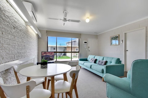 Hybiscus Waterfront Apartments - Maitland Accommodation 17