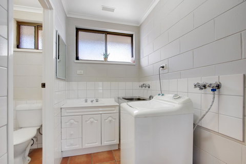 Hybiscus Waterfront Apartments - Maitland Accommodation 20