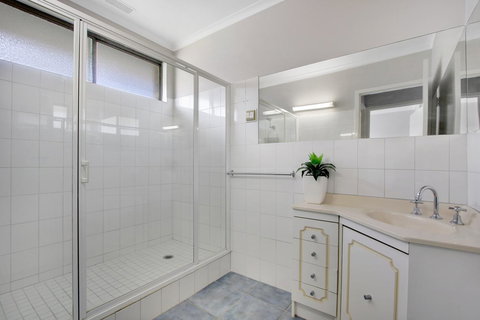 Hybiscus Waterfront Apartments - Maitland Accommodation 10