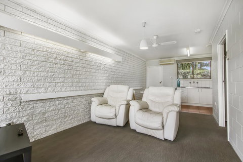 Hybiscus Waterfront Apartments - Maitland Accommodation 28