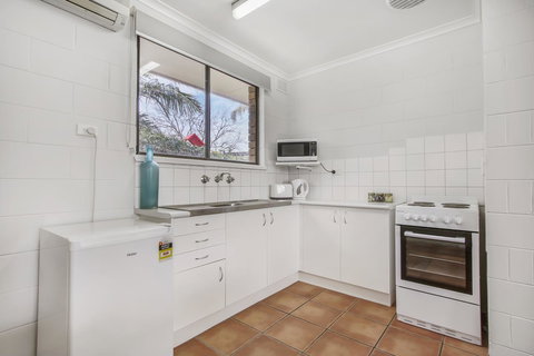 Hybiscus Waterfront Apartments - Maitland Accommodation 24