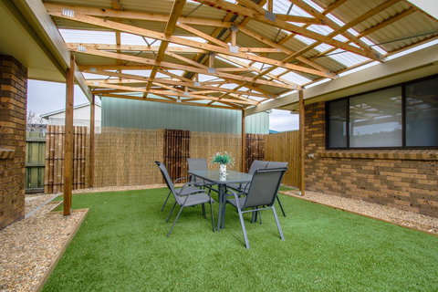 Hybiscus Waterfront Apartments - Maitland Accommodation 34