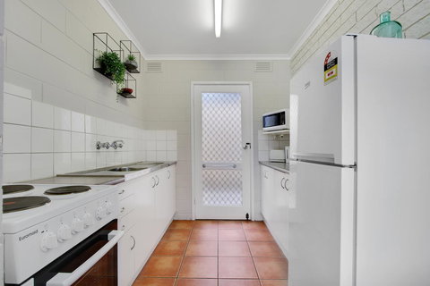 Hybiscus Waterfront Apartments - Maitland Accommodation 16