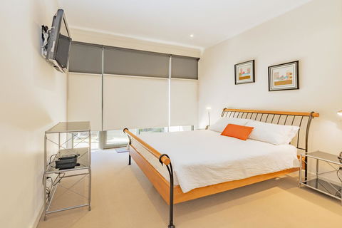 Stylish 3 Bedroom Townhouse - Free Parking - Maitland Accommodation 19
