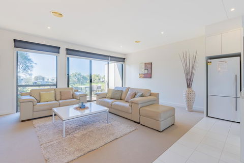 Stylish 3 Bedroom Townhouse - Free Parking - Maitland Accommodation 16