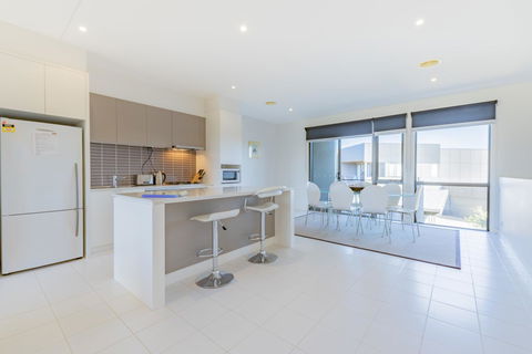 Stylish 3 Bedroom Townhouse - Free Parking - Maitland Accommodation 3