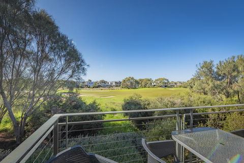 Stylish 3 Bedroom Townhouse - Free Parking - Maitland Accommodation 12