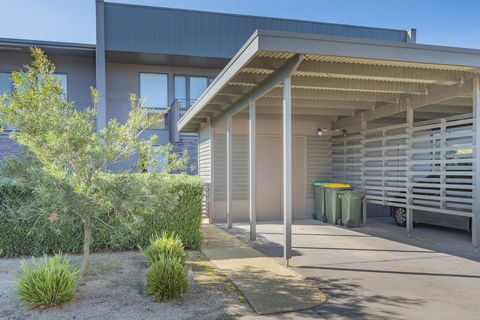 Stylish 3 Bedroom Townhouse - Free Parking - Maitland Accommodation 24