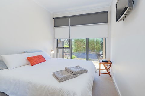 Stylish 3 Bedroom Townhouse - Free Parking - Maitland Accommodation 7