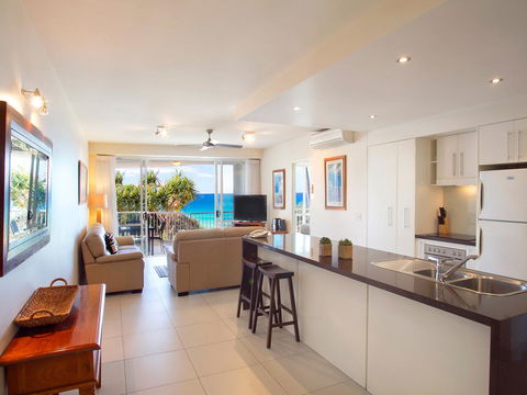 La Mer Sunshine Beachfront - Maitland Accommodation 3