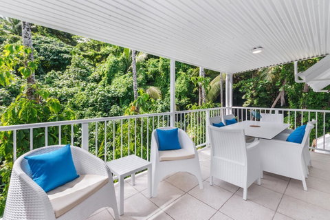 By The Sea Port Douglas - Maitland Accommodation 7