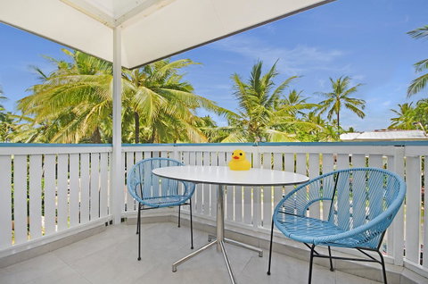 By The Sea Port Douglas - Maitland Accommodation 16