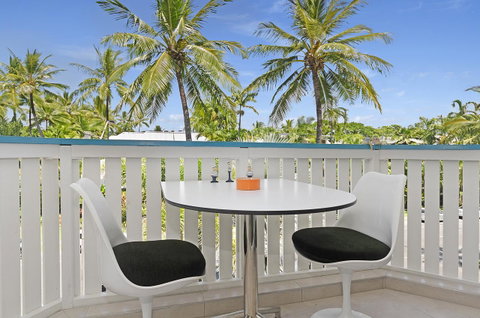By The Sea Port Douglas - Maitland Accommodation 18