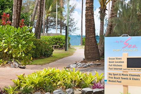By The Sea Port Douglas - Maitland Accommodation 26