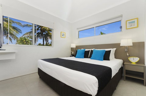 By The Sea Port Douglas - Maitland Accommodation 17