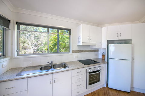 Sunset Cabins 1770 - Maitland Accommodation 11