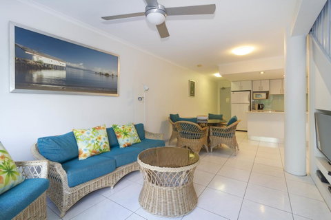 The White House Port Douglas - Maitland Accommodation 24