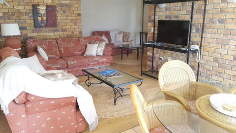 Surfers Chalet - Maitland Accommodation 24