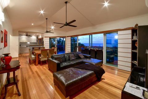 Bella Vista On Nara Pets Welcome - Maitland Accommodation 11