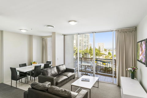 Mantra Towers Of Chevron - Maitland Accommodation 24