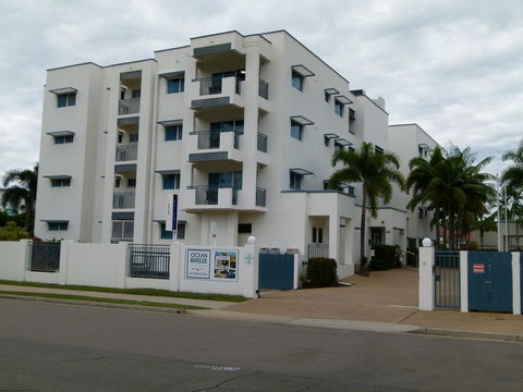 Madison Ocean Breeze Apartments - Maitland Accommodation 2