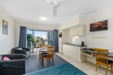 Madison Ocean Breeze Apartments - Maitland Accommodation 11