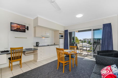 Madison Ocean Breeze Apartments - Maitland Accommodation 12