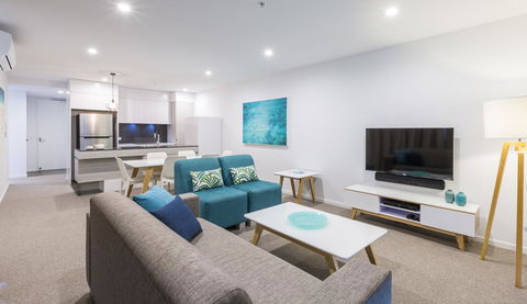 Boardwalk Burleigh Beach - Official - Maitland Accommodation 17