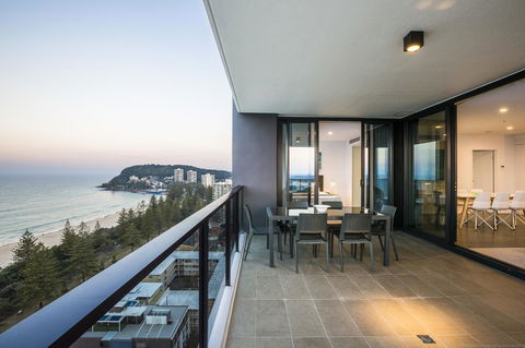 Boardwalk Burleigh Beach - Official - Maitland Accommodation 9