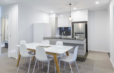 Boardwalk Burleigh Beach - Official - Maitland Accommodation 26