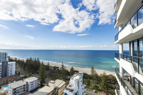 Boardwalk Burleigh Beach - Official - Maitland Accommodation 27