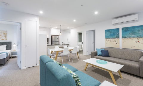 Boardwalk Burleigh Beach - Official - Maitland Accommodation 42