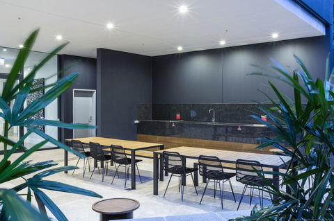 Boardwalk Burleigh Beach - Official - Maitland Accommodation 16
