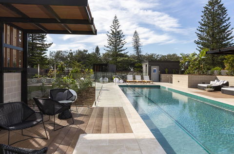 Boardwalk Burleigh Beach - Official - Maitland Accommodation 15