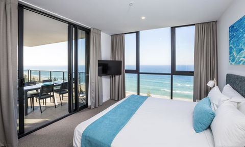 Boardwalk Burleigh Beach - Official - Maitland Accommodation 4