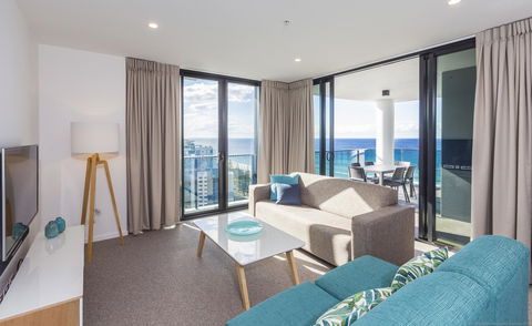 Boardwalk Burleigh Beach - Official - Maitland Accommodation 1
