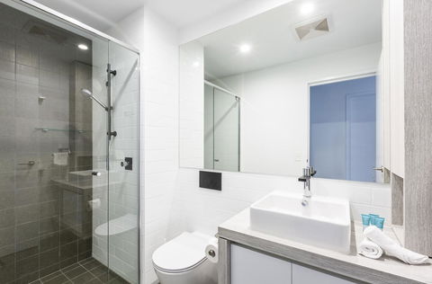 Boardwalk Burleigh Beach - Official - Maitland Accommodation 33